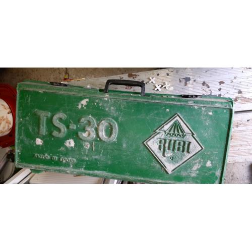 Tile cutter