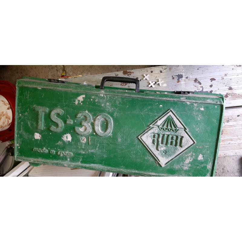 Tile cutter