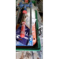 Tile cutter