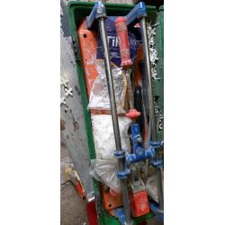 Tile cutter