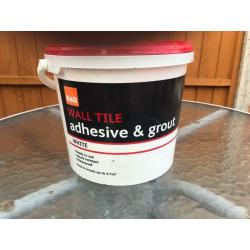 Wall tiles grout/glue