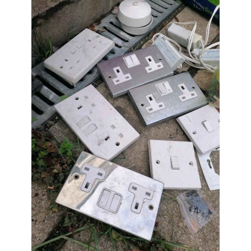 Electric bundle. Sockets,cables,halogen spot transformers, various...