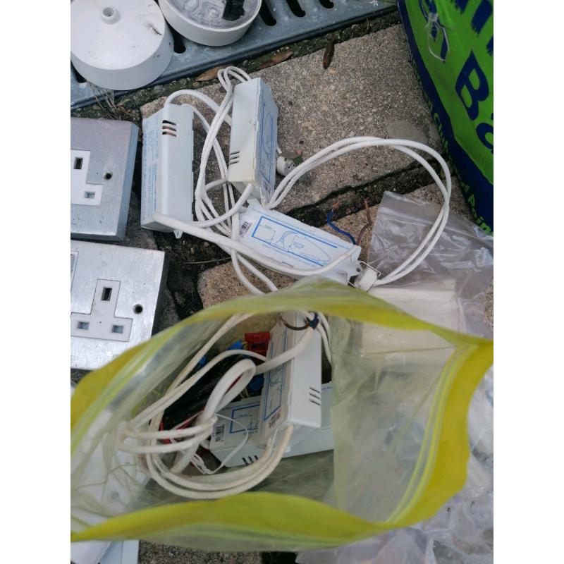 Electric bundle. Sockets,cables,halogen spot transformers, various...