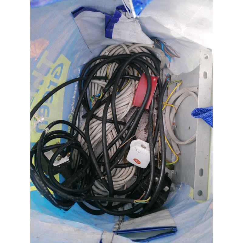Electric bundle. Sockets,cables,halogen spot transformers, various...