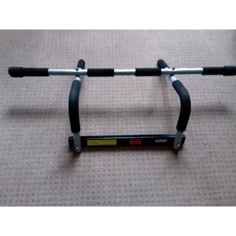 Pro pull up bar