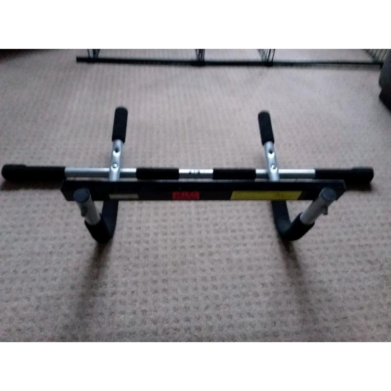Pro pull up bar