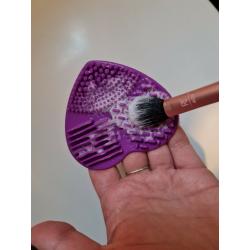 NEW Heart Shape Makeup Brush Cleaner Silicone Finger Glove Make Up