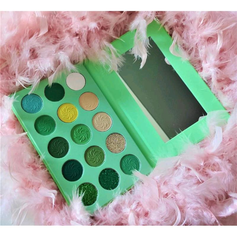 The CannaQueens Eyeshadow palette