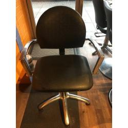 1 hairdressing chair/mirror and backwash unit package
