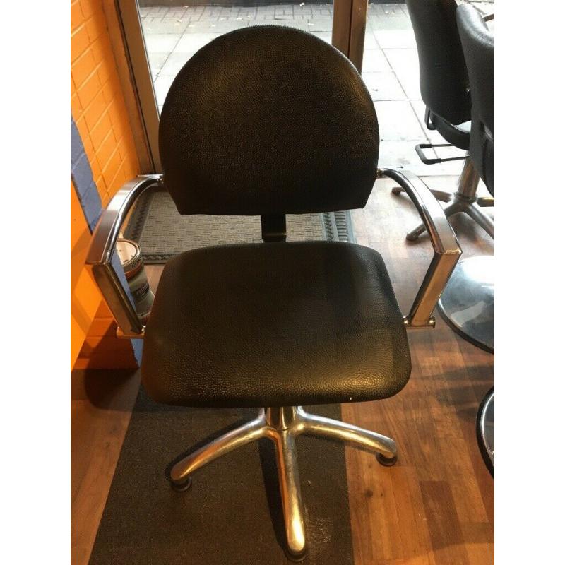 1 hairdressing chair/mirror and backwash unit package