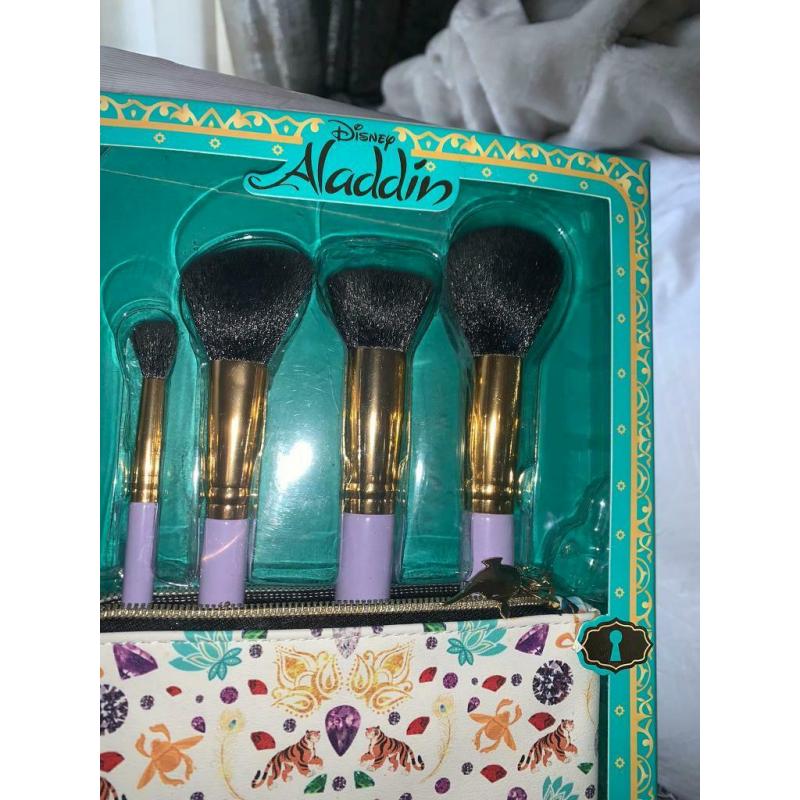 Limited edition Disney Aladdin Make up brush gift set