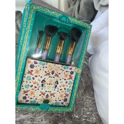 Limited edition Disney Aladdin Make up brush gift set