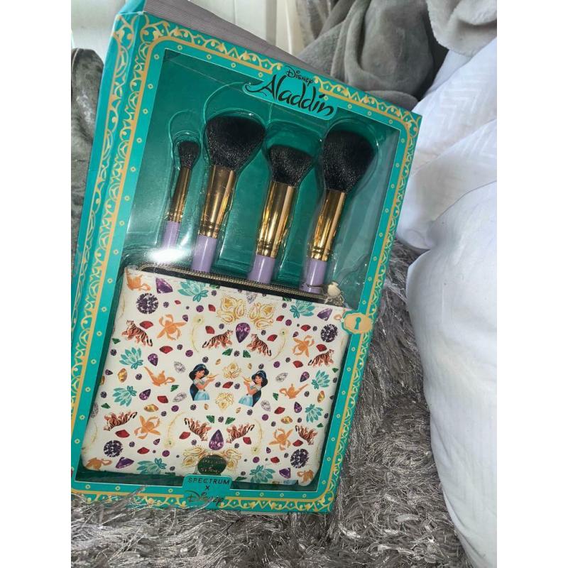 Limited edition Disney Aladdin Make up brush gift set