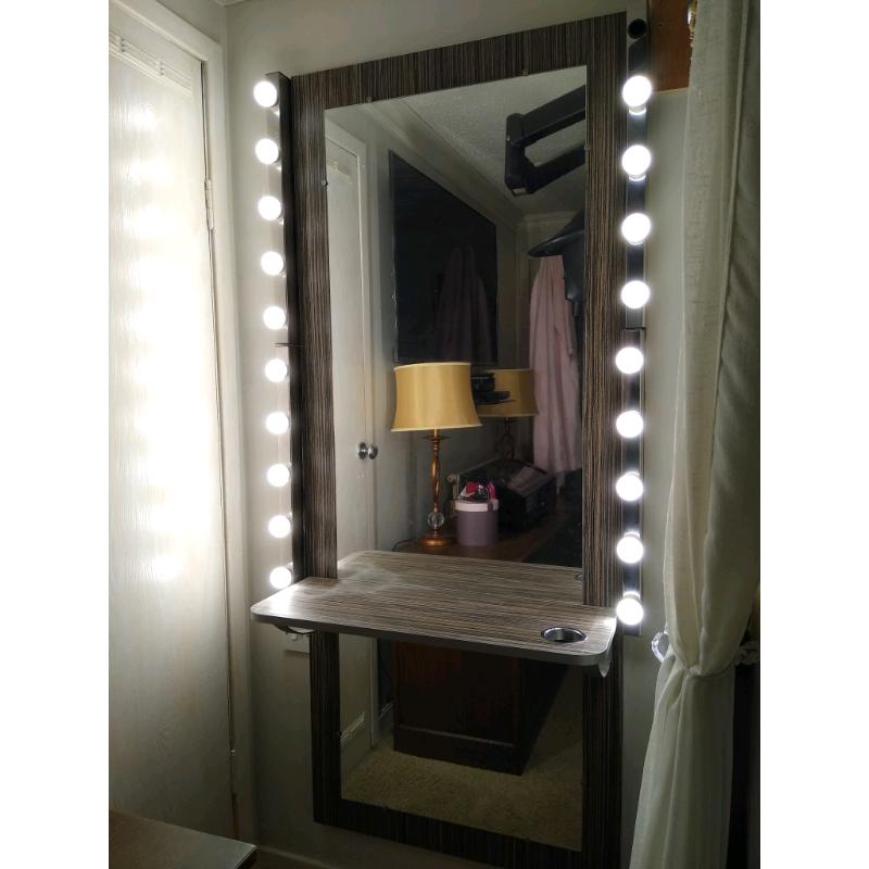 Mirror styling unit