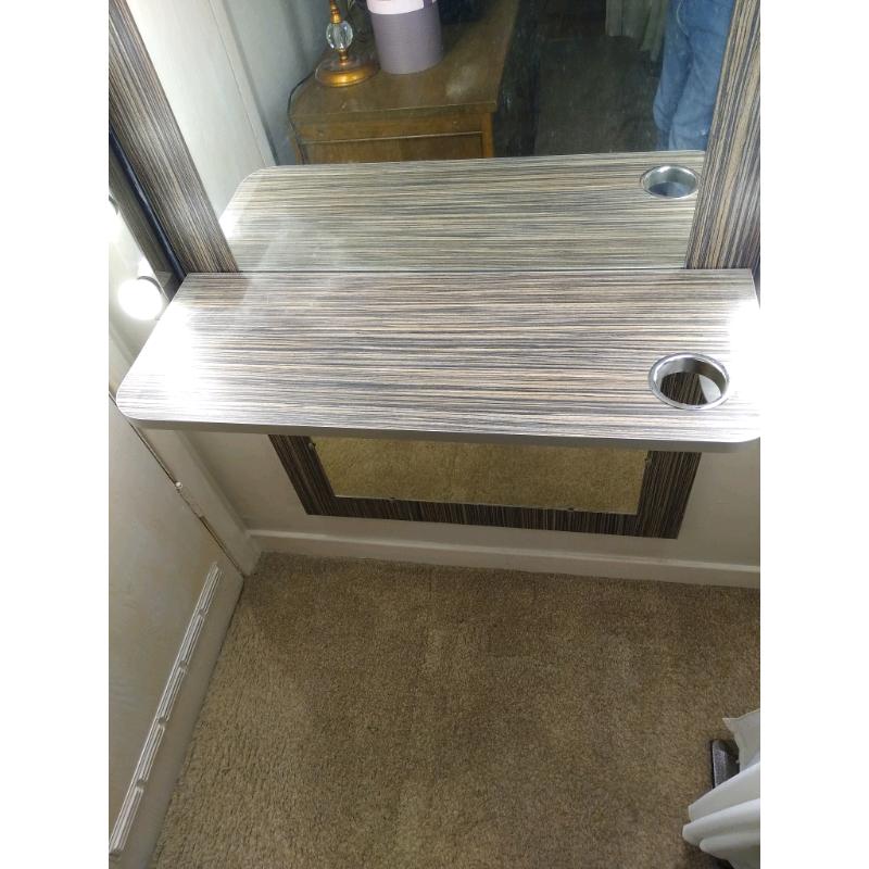 Mirror styling unit