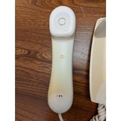 BT CONVERSE 320 CORDED PHONE ALPINE WHITE WITH 20 NUMBER MEMORY, HANDSFREE, LCD DISPLAY, CALCULATOR