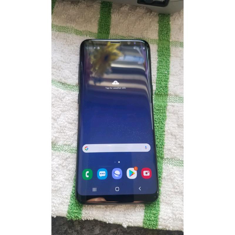 Mavik air 2 Drone & Samsung galaxy s8 smartphone.