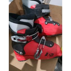 Junior ski boots