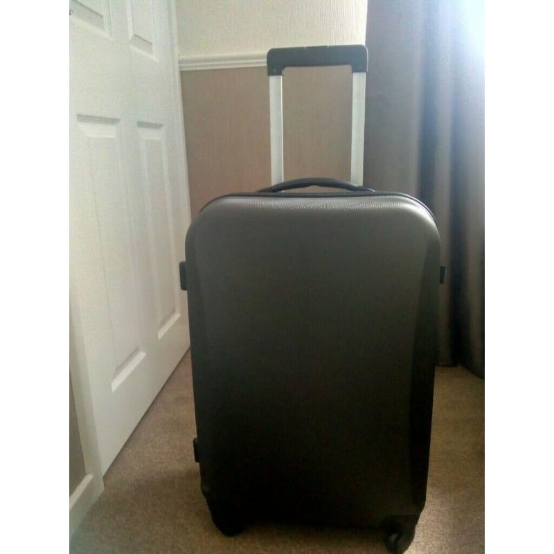 Medium suitcase