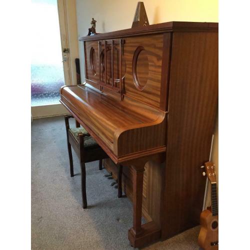 Oscar Lobl Piano