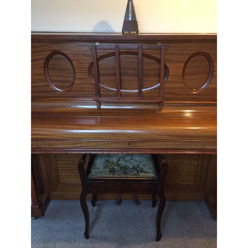 Oscar Lobl Piano