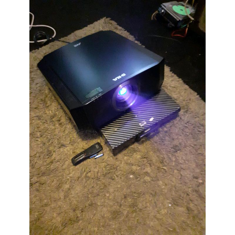 Jvc 3d HD 1080p projector with hdmi