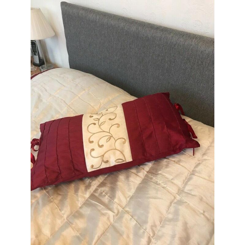 Luxurious matching double bedding