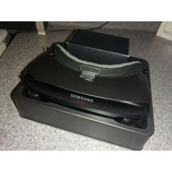 Orchid Grey Samsung Gear VR with controller
