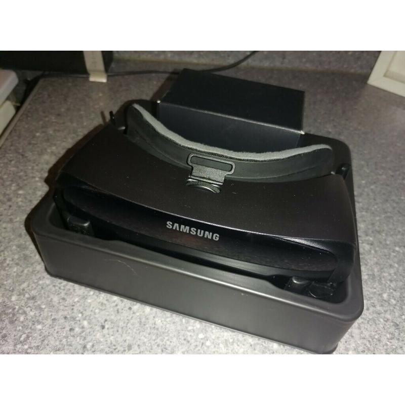 Orchid Grey Samsung Gear VR with controller
