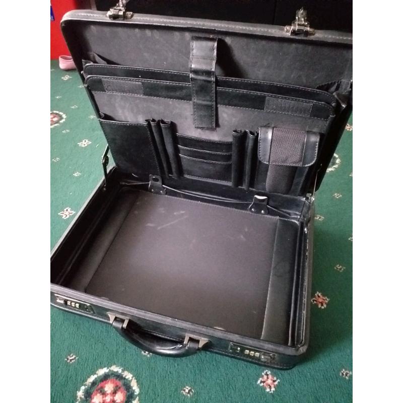 Small Hand suitcase working order
