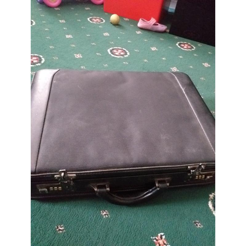 Small Hand suitcase working order