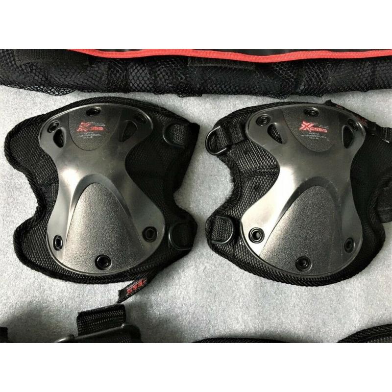 SkATEBOARDING ROLLER SKATING ETC XCESS PROTECTION GEAR SET PADS UNUSED