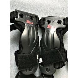 SkATEBOARDING ROLLER SKATING ETC XCESS PROTECTION GEAR SET PADS UNUSED