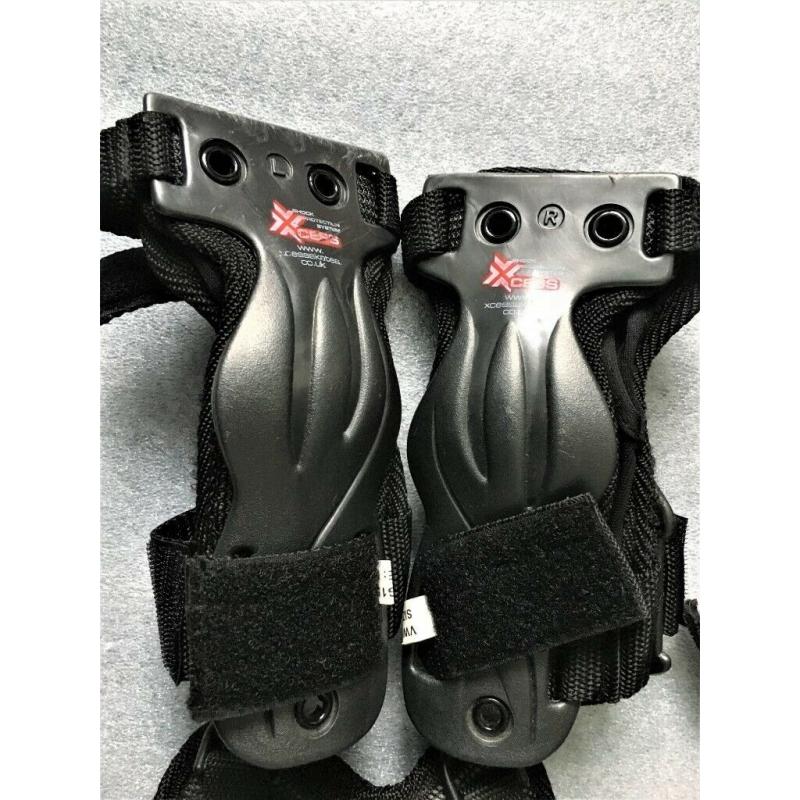 SkATEBOARDING ROLLER SKATING ETC XCESS PROTECTION GEAR SET PADS UNUSED