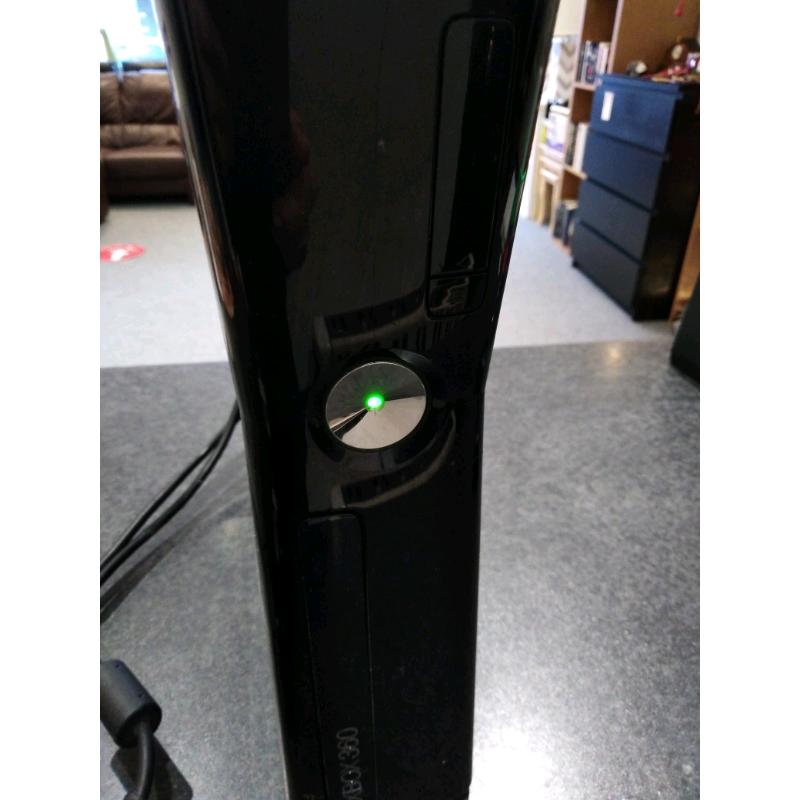 Xbox 360 with 1 game working