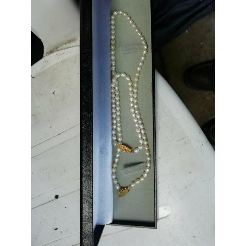 Natural Saltwater Pearls Necklace And Bracelet Set
