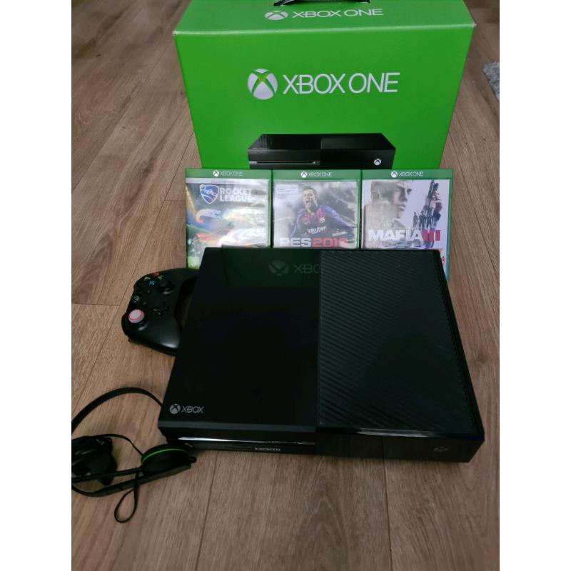 Xbox One 500Gb with Original Box & 3 Games