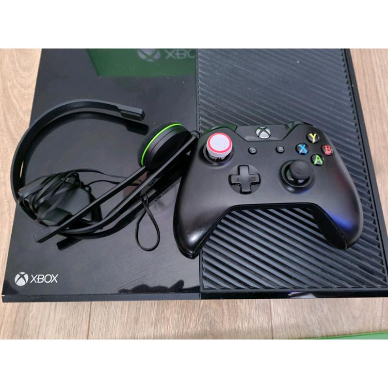 Xbox One 500Gb with Original Box & 3 Games