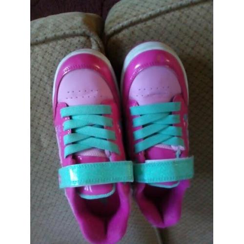 HEELYS size 3 junior. berry and mint green colour, excellent condition