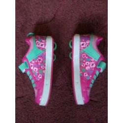 HEELYS size 3 junior. berry and mint green colour, excellent condition