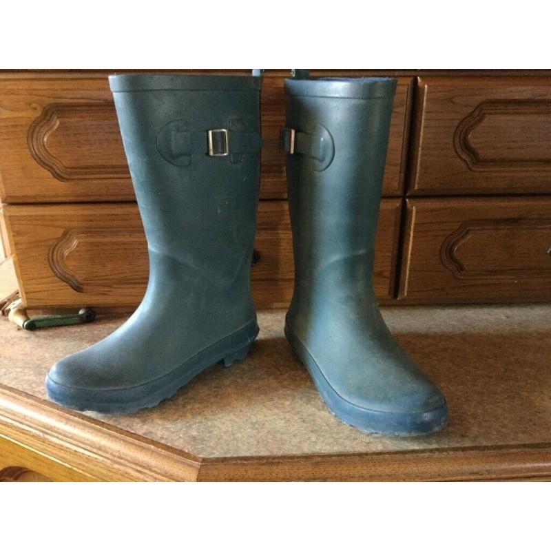 3 pairs Wellington boots