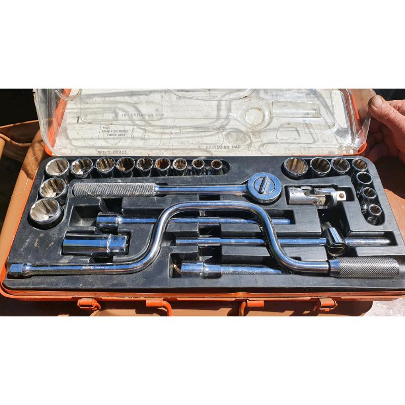 Draper 25 piece 1/2" drive socket set comes with metal case