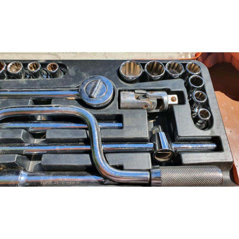 Draper 25 piece 1/2" drive socket set comes with metal case