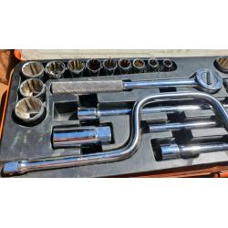 Draper 25 piece 1/2" drive socket set comes with metal case