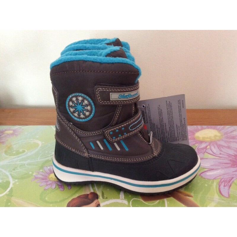 winter boots UK9 with tags
