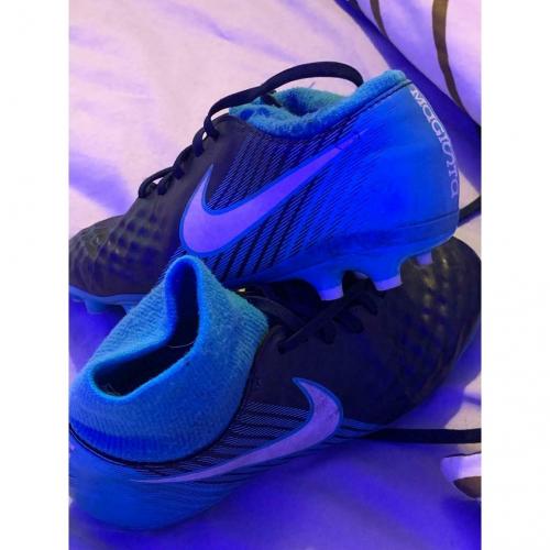 Nike Magista