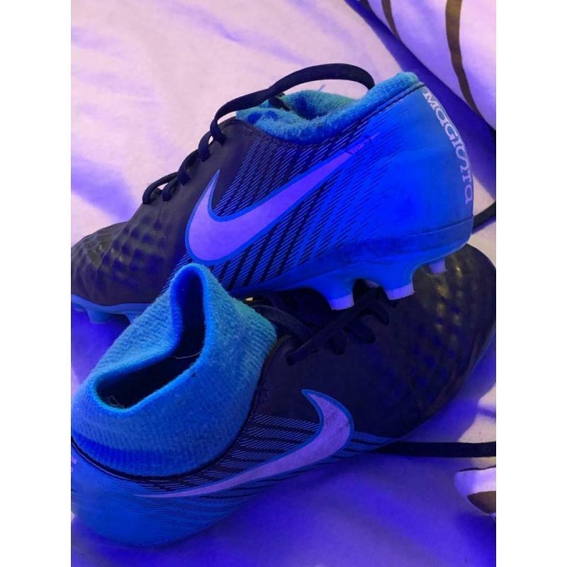 Nike Magista