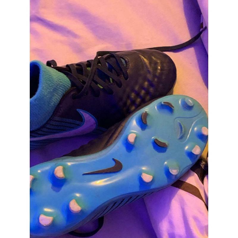 Nike Magista