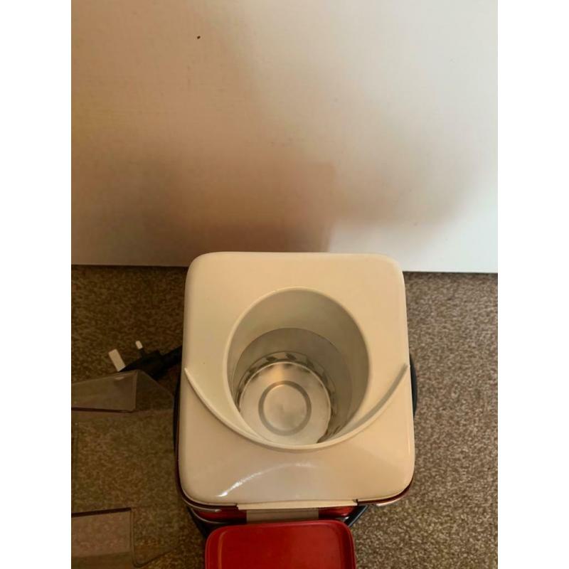 Popcorn maker