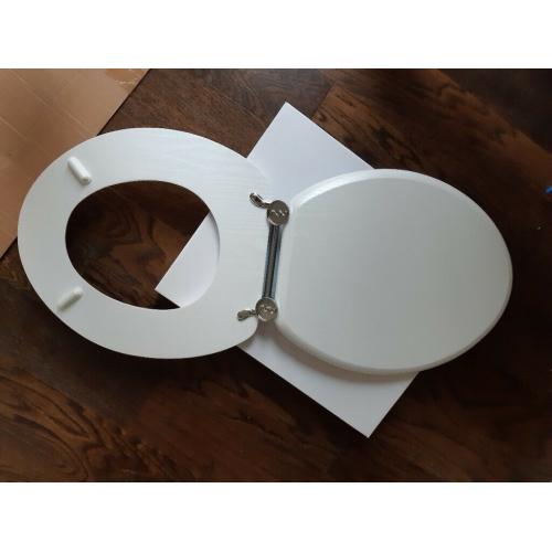 Heritage White Ash Standard brand new WC Seat and Cover with Chrome Hinge FWA101.